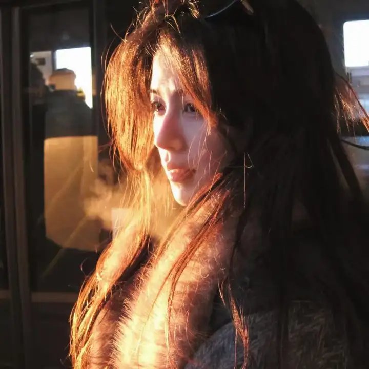 追梦的黎族女娃娃